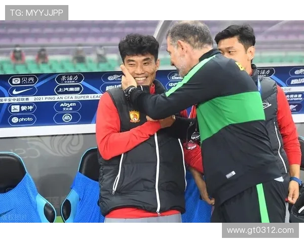 成都飞盘队战术之争引发热议球迷与教练的观点碰撞分析